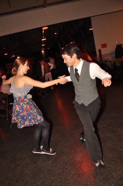 min 2010 11 13 fous swing 383